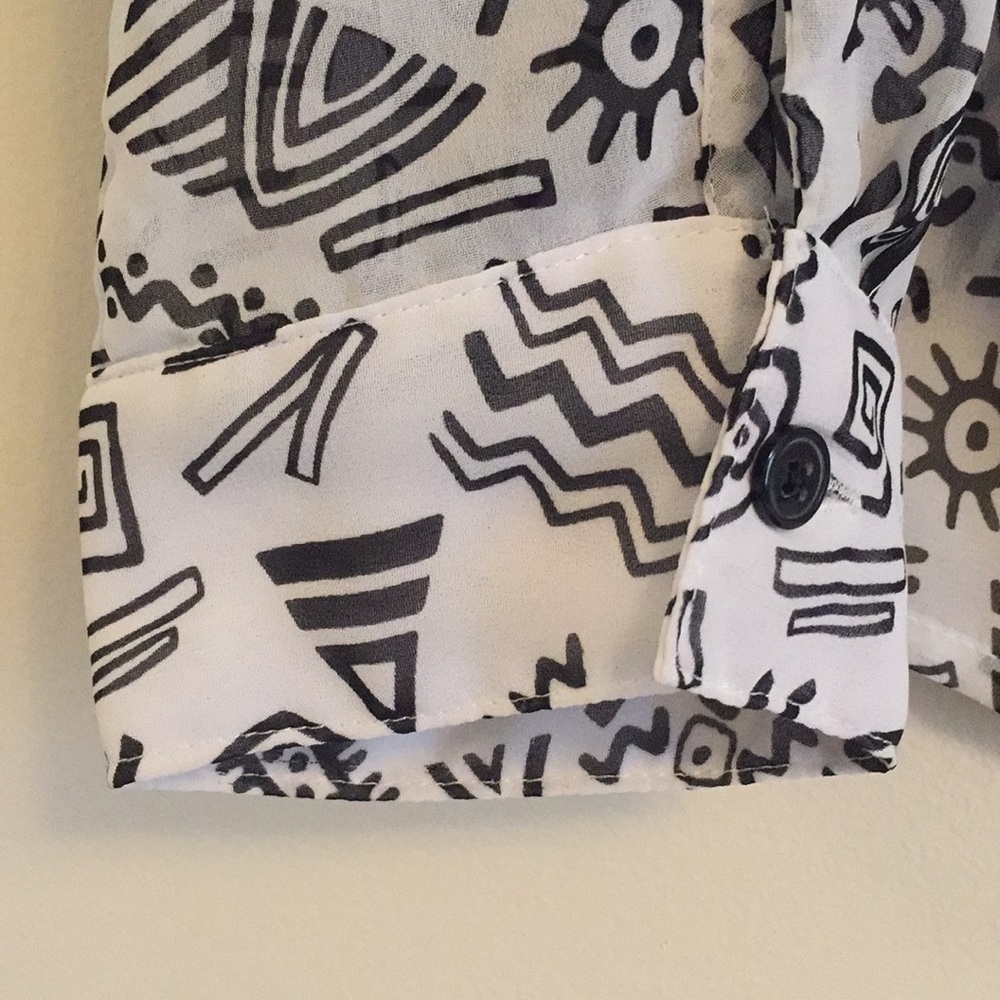 ☆ Forever 21 90s Pattern Button Up ☆ - Picture 4 of 4